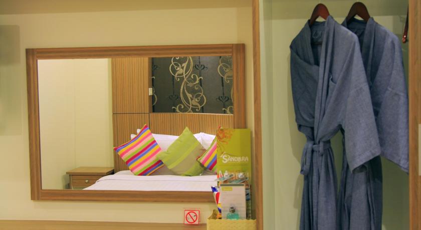 Oyo 146 Rivana Boutique By Sandara Pattaya Habitación foto